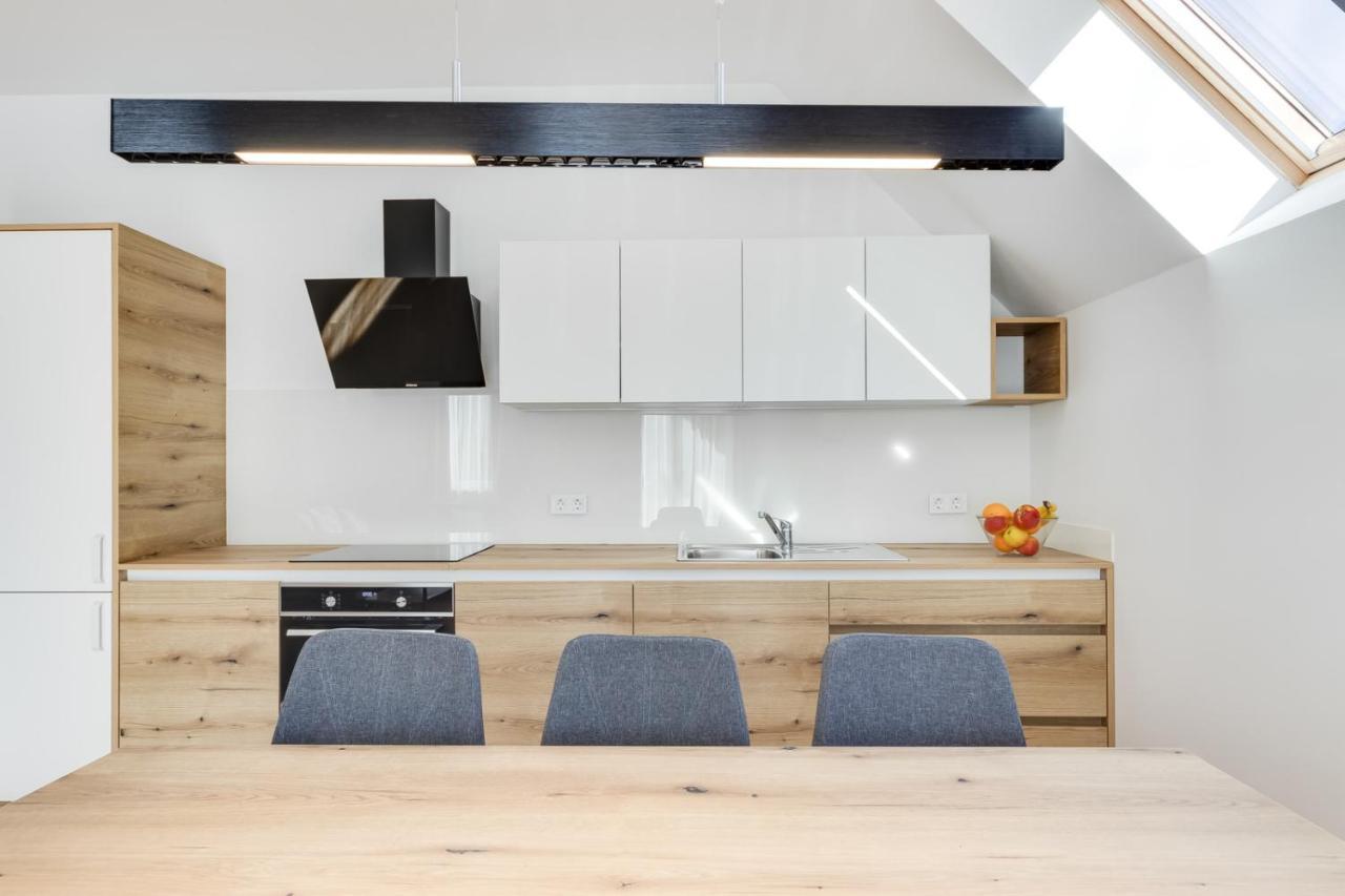 Chic Apartments With Balcony And Spa In Mojstrana Exteriör bild