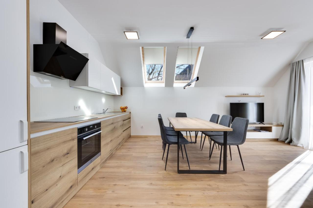 Chic Apartments With Balcony And Spa In Mojstrana Exteriör bild