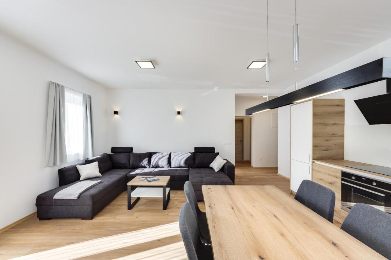 Chic Apartments With Balcony And Spa In Mojstrana Exteriör bild
