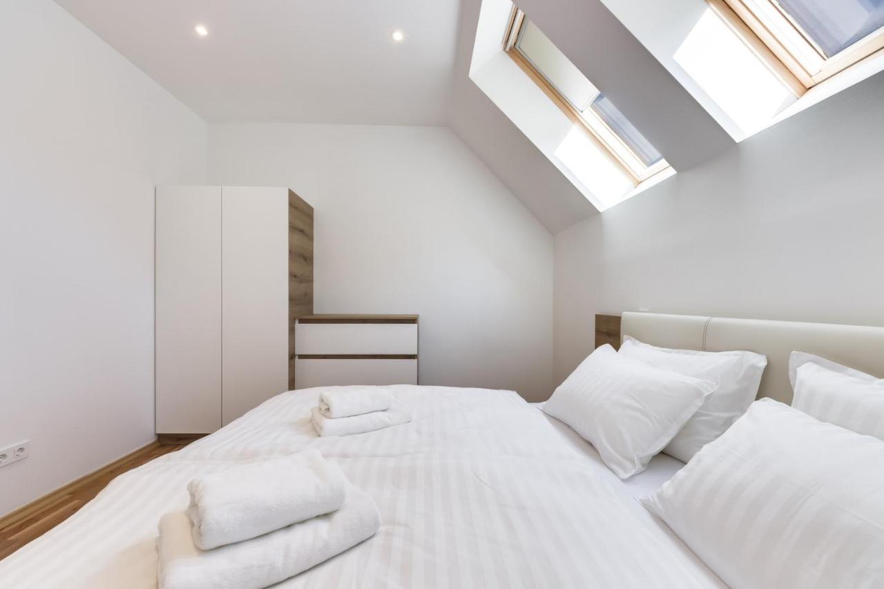 Chic Apartments With Balcony And Spa In Mojstrana Exteriör bild