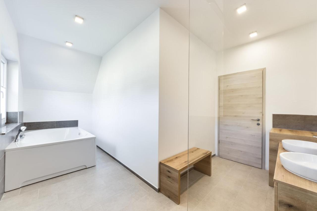 Chic Apartments With Balcony And Spa In Mojstrana Exteriör bild