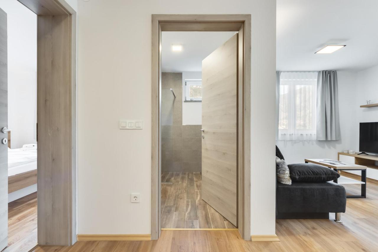 Chic Apartments With Balcony And Spa In Mojstrana Exteriör bild