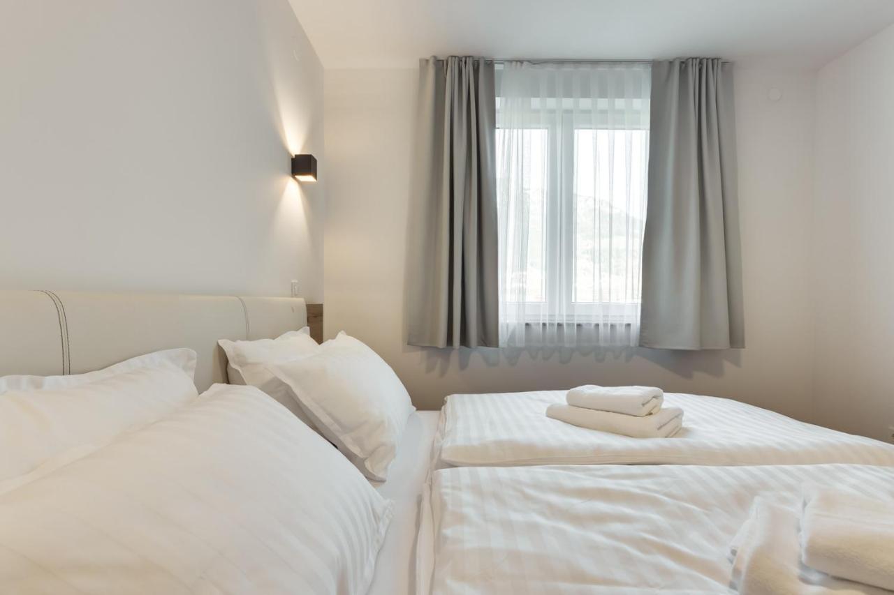 Chic Apartments With Balcony And Spa In Mojstrana Exteriör bild