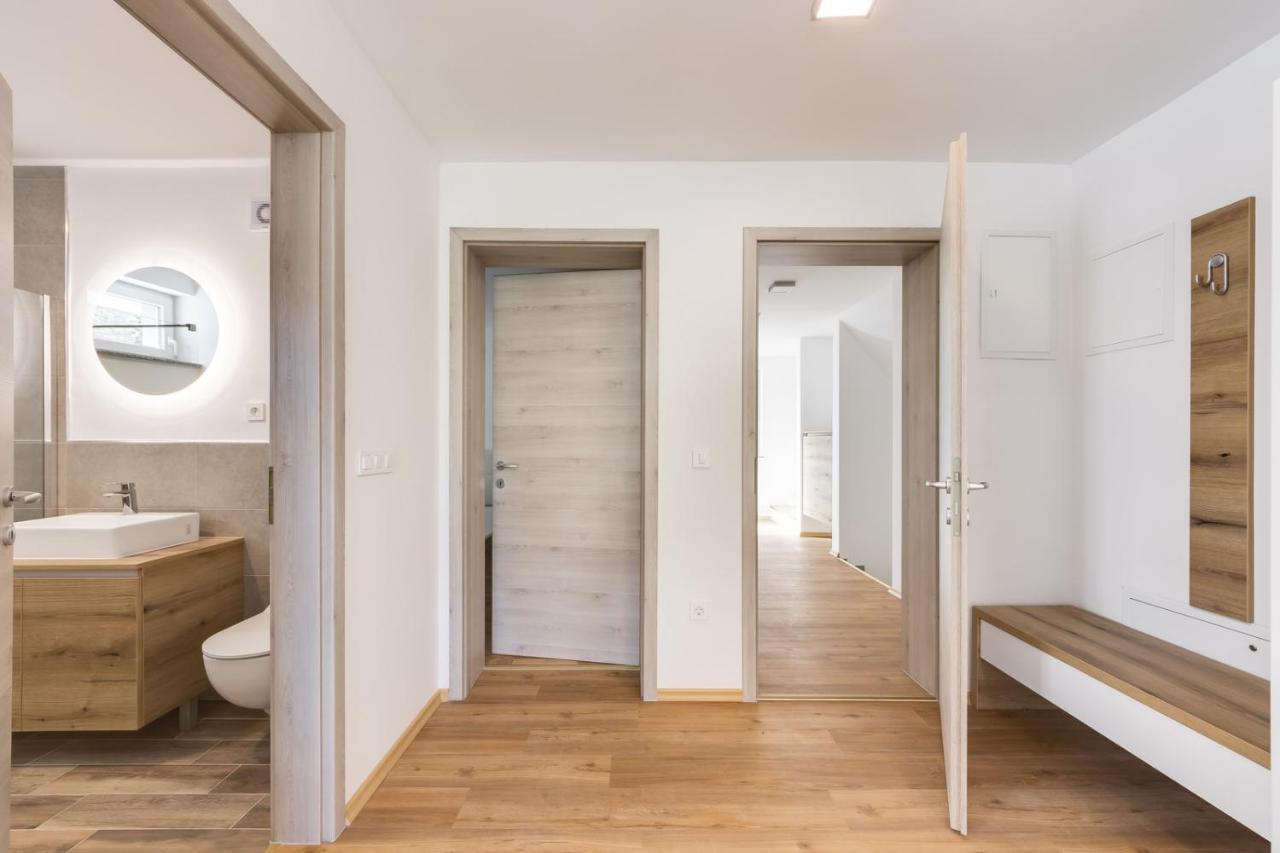 Chic Apartments With Balcony And Spa In Mojstrana Exteriör bild