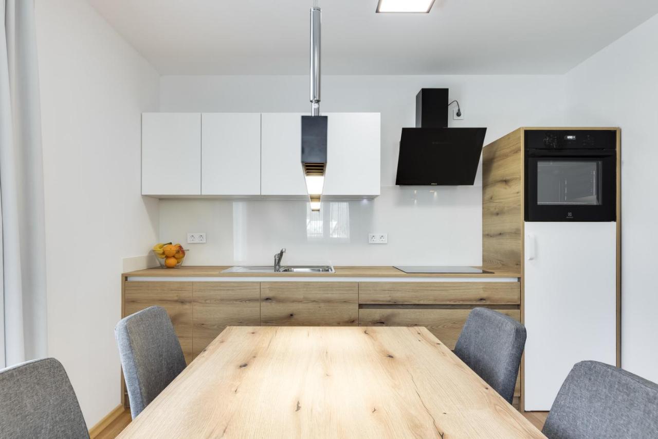 Chic Apartments With Balcony And Spa In Mojstrana Exteriör bild