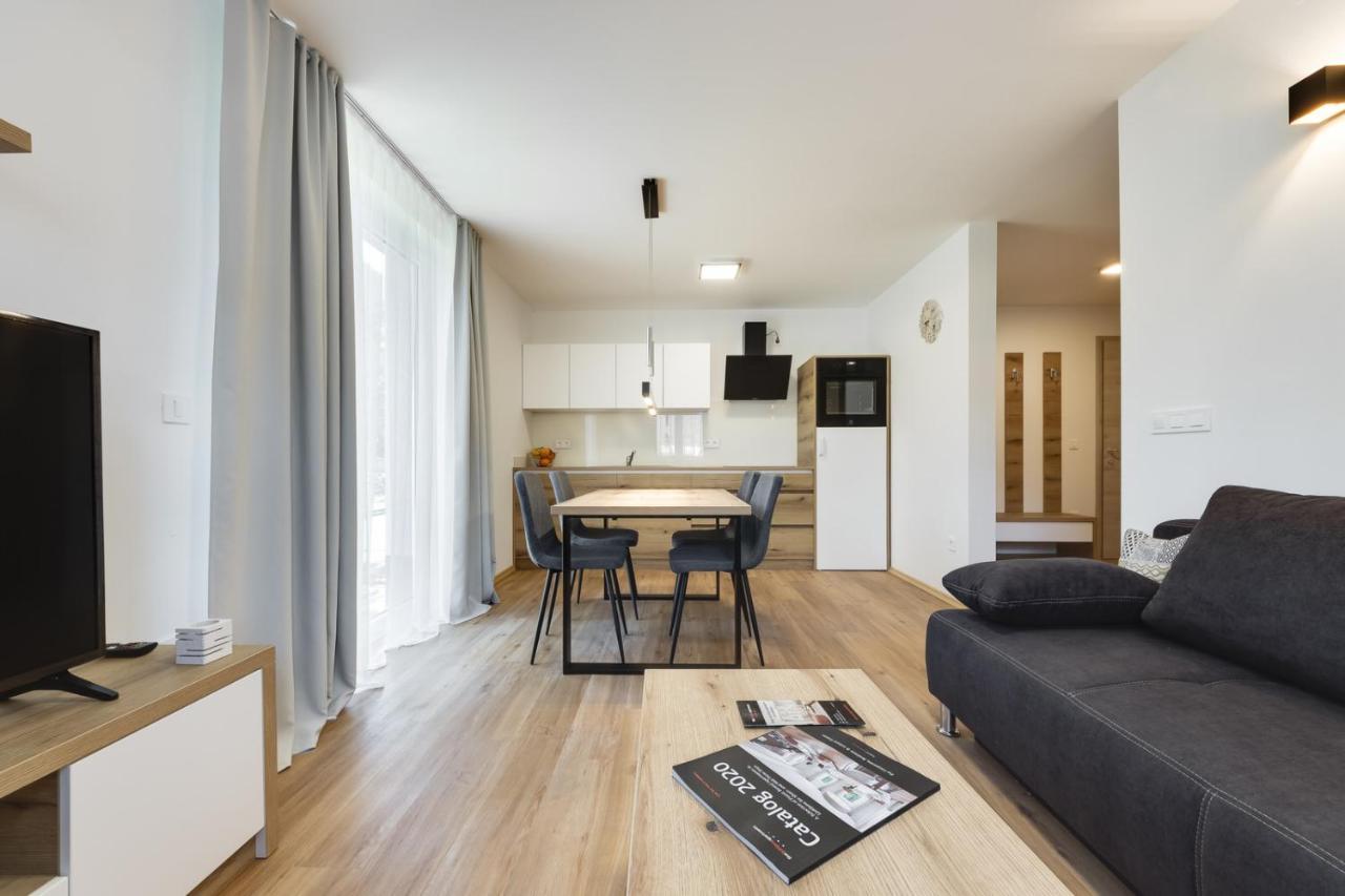 Chic Apartments With Balcony And Spa In Mojstrana Exteriör bild