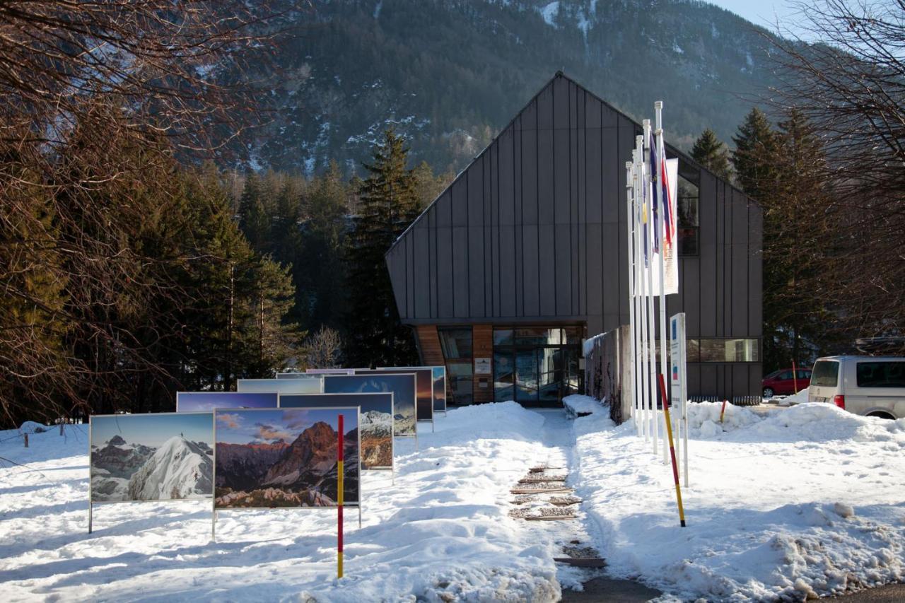 Chic Apartments With Balcony And Spa In Mojstrana Exteriör bild