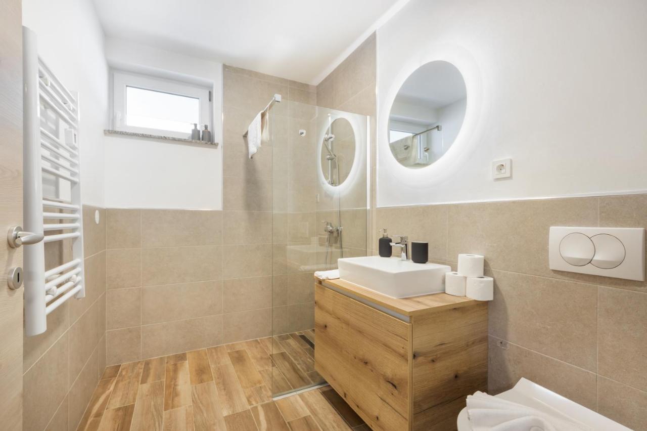 Chic Apartments With Balcony And Spa In Mojstrana Exteriör bild