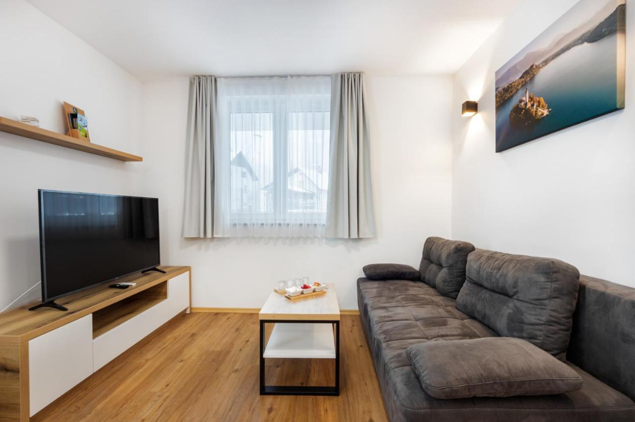 Chic Apartments With Balcony And Spa In Mojstrana Exteriör bild
