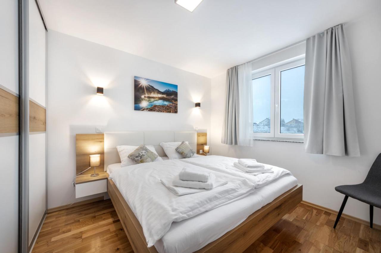 Chic Apartments With Balcony And Spa In Mojstrana Exteriör bild